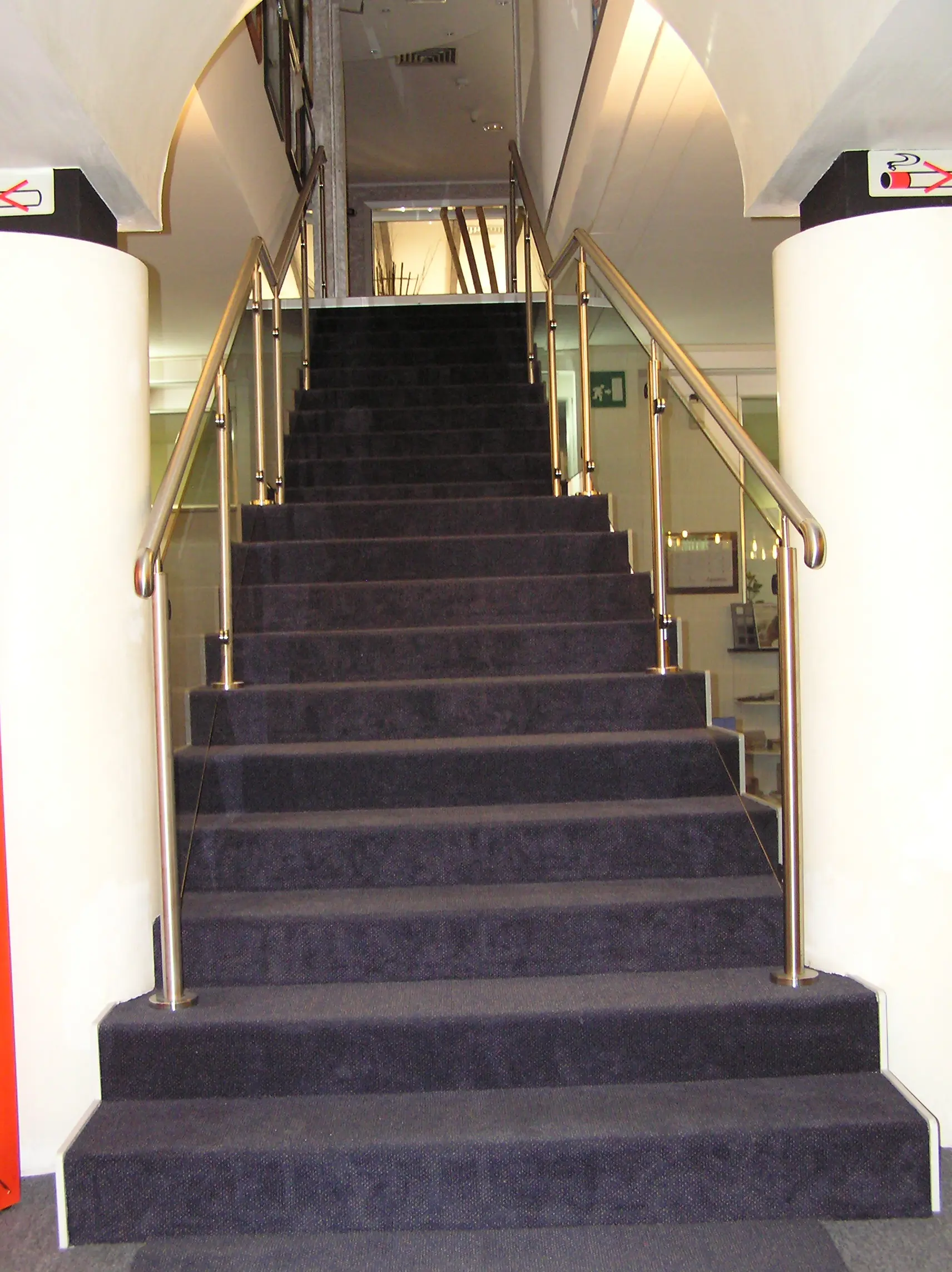 Parapetti scala interna inox e vetro