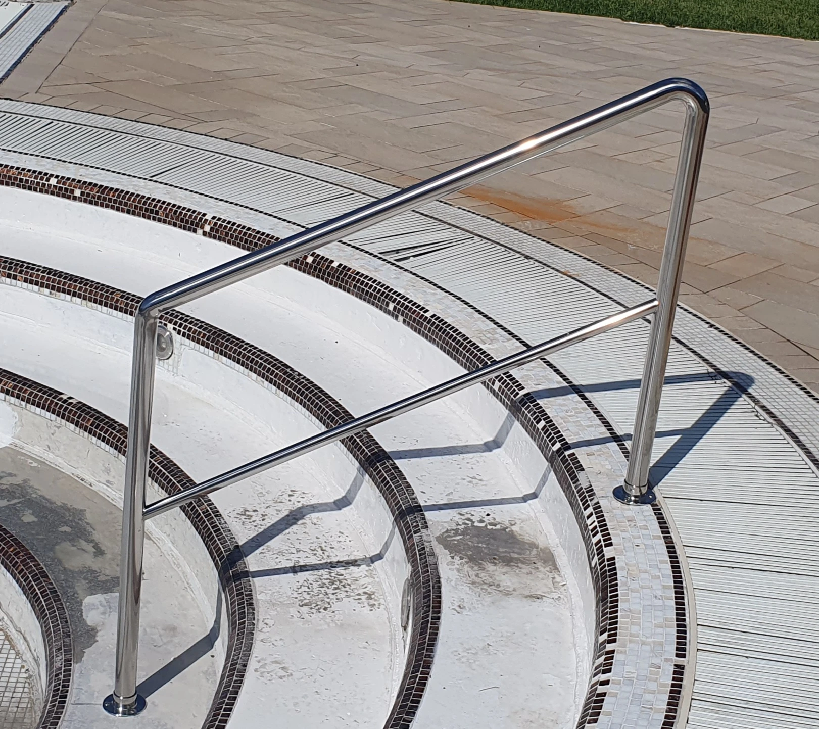 Parapetto piscina in inox specchio