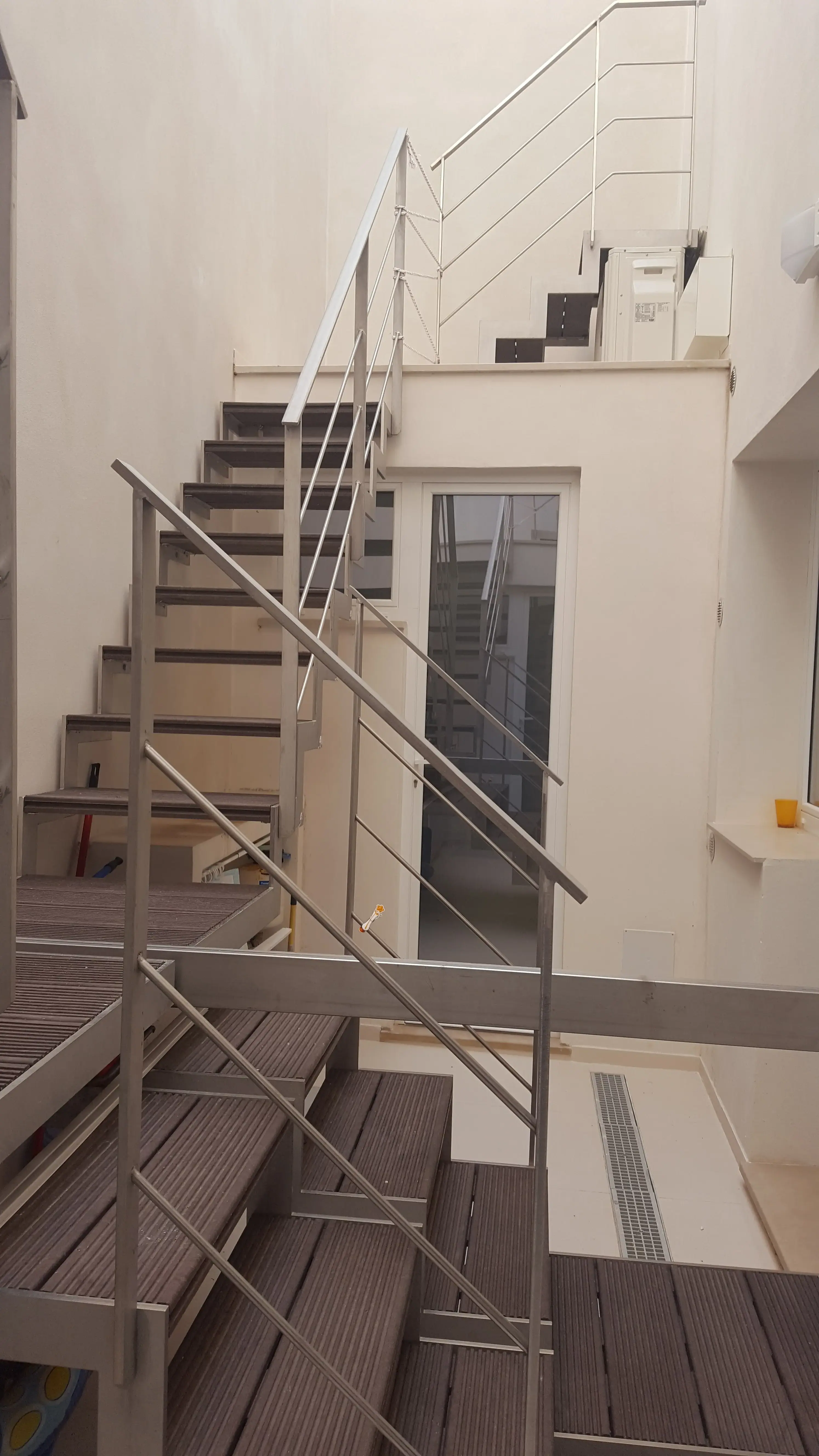 Scala bifamigliare inox con gradini in pvc