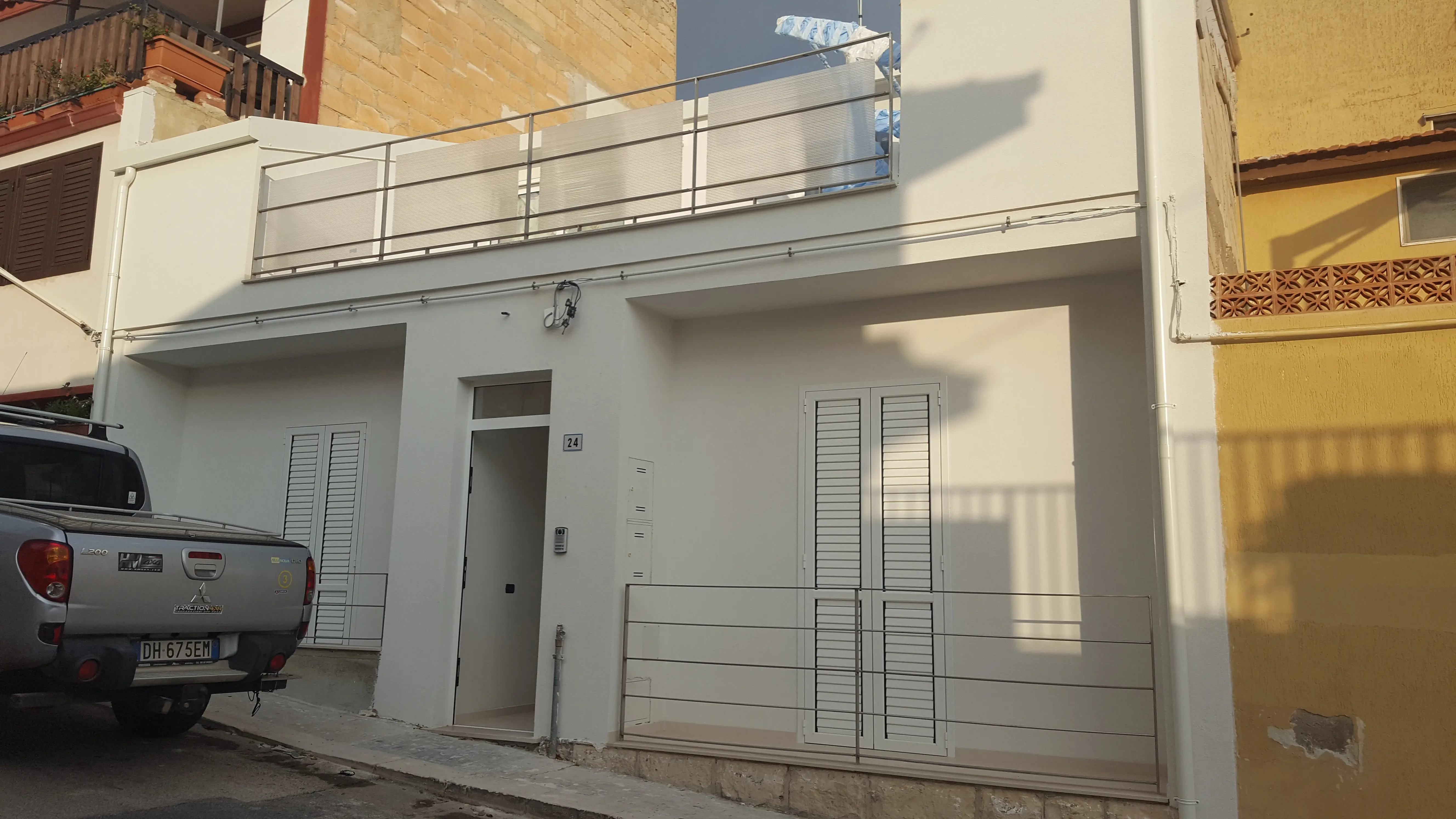 Parapetti esterni inox e vetro satinato