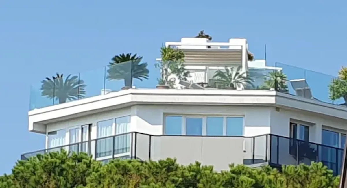Parapetto in vetro giardino con piscina