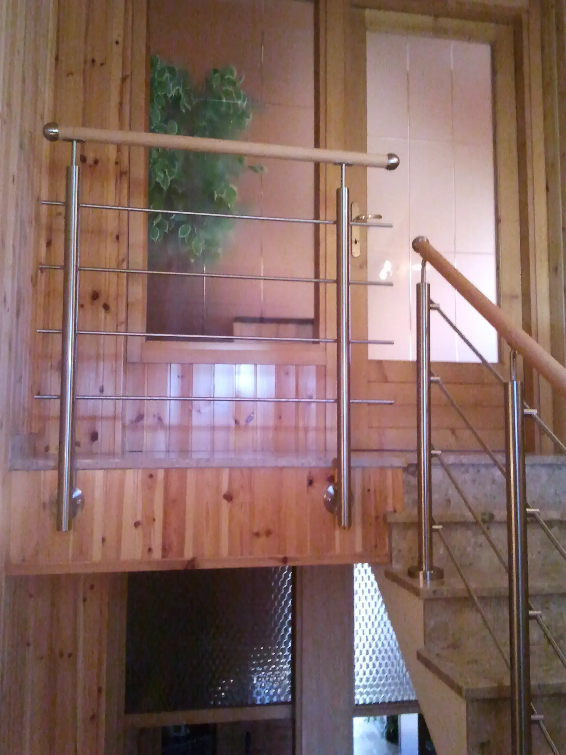 Parapetto in inox e corrimano legno